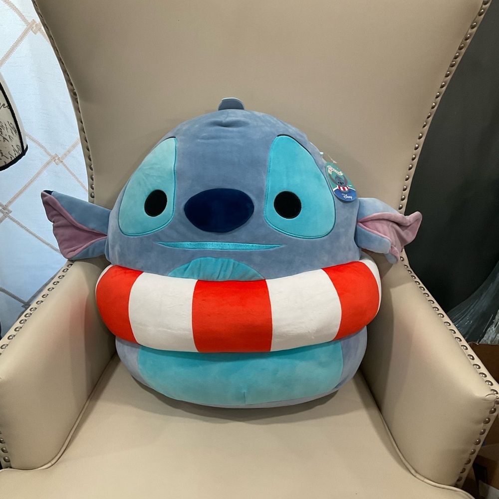 NWT BEACH STITCH DISNEY SQUISHMALLOWS